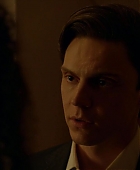 Pose1x03_024.jpg